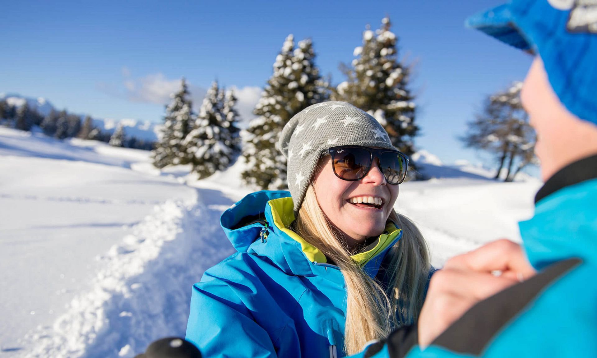 Divertimento sulla neve nella vacanza invernale all’alpe