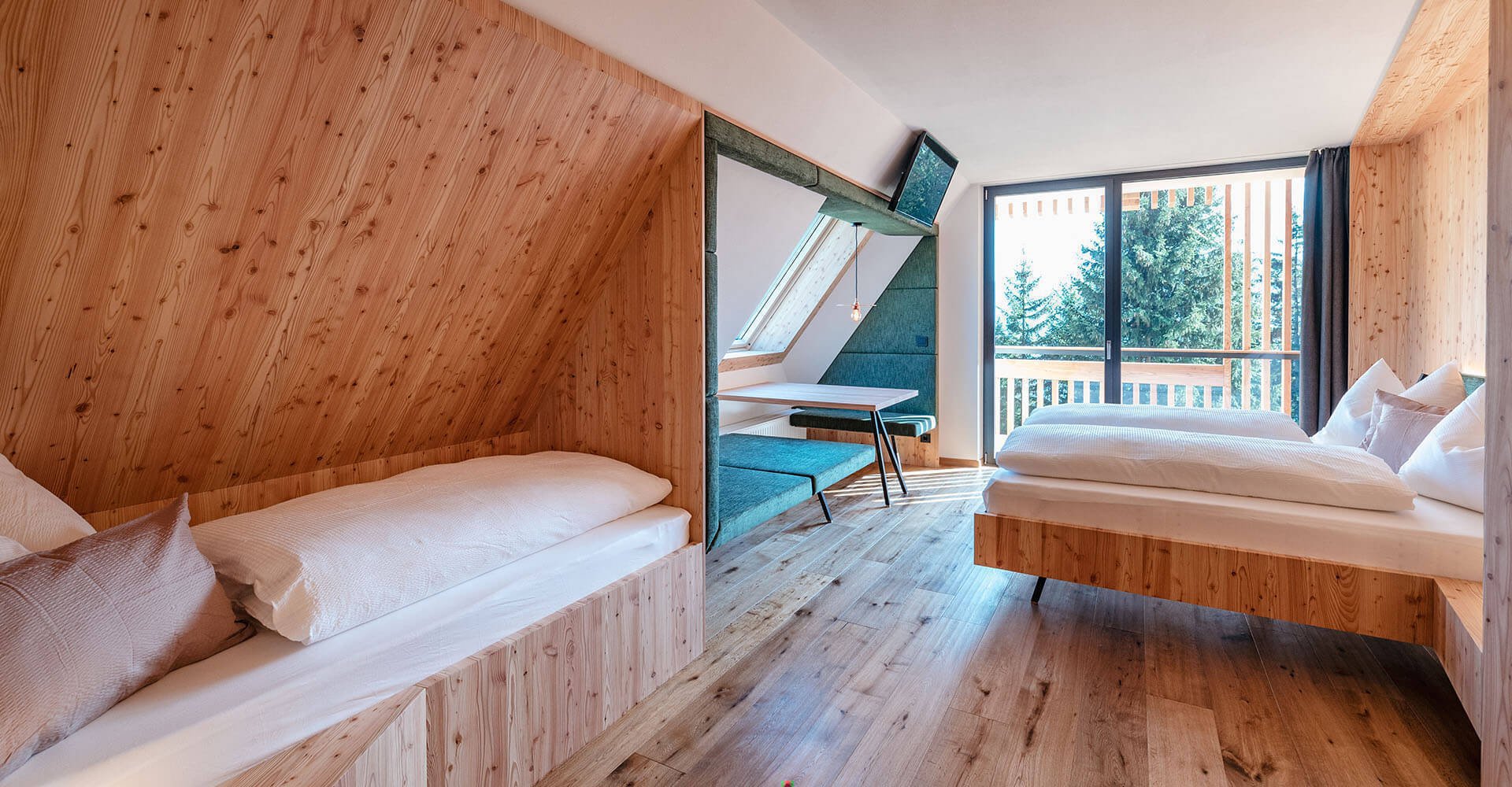 Wohnen in den Dolomiten | Almhotel auf der Rodenecker-Lüsner Alm | Oberhauserhütte in Südtirol